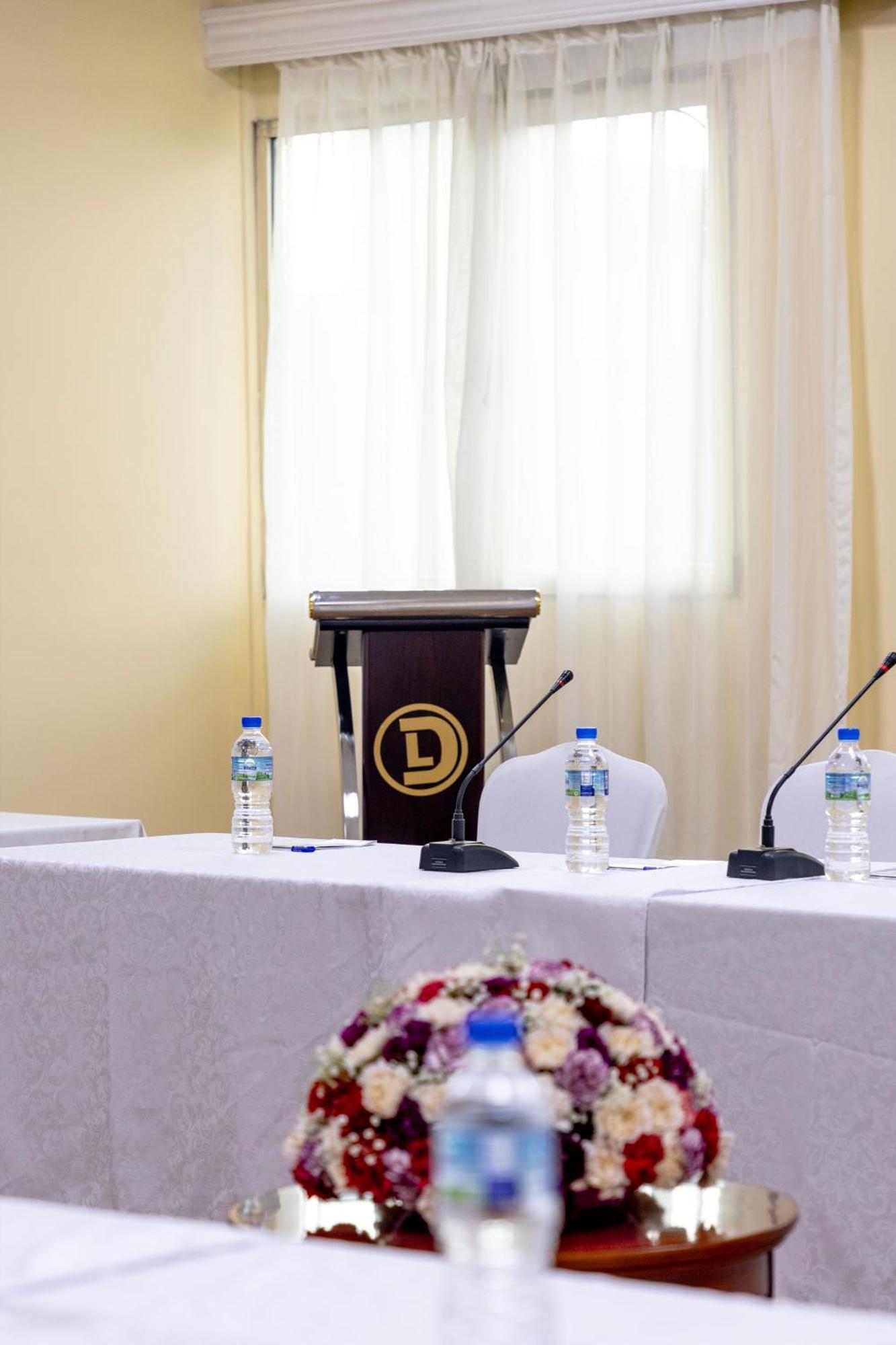 Dreamliner Hotel Addis Ababa Ngoại thất bức ảnh